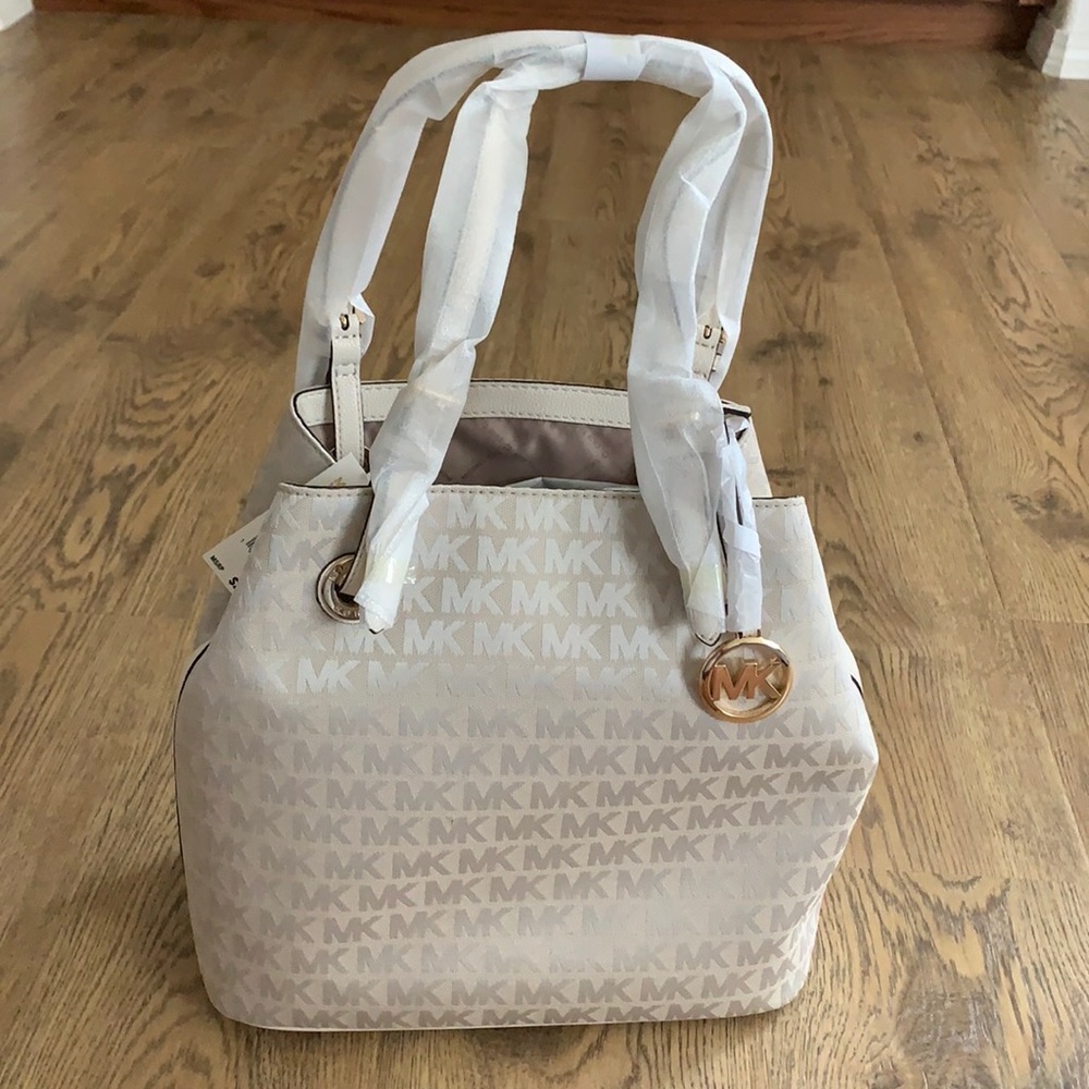 Michale Kors jet set in Nat/cream bag